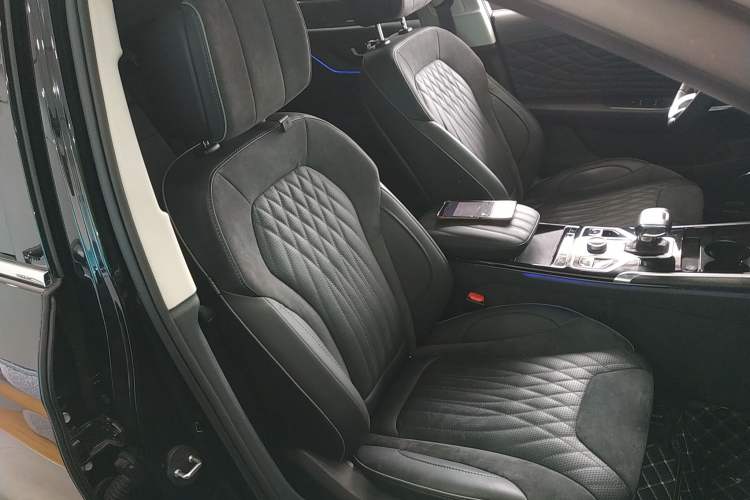 Used Hongqi HS5 2022 Facelifted Version 2.0T Smart Connect Flagship All-Wheel-Drive Edition