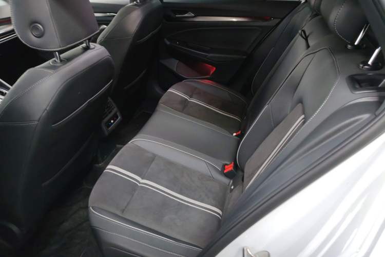 Used Volkswagen Golf 2023 Facelift 280TSI DSG R-Line Lite