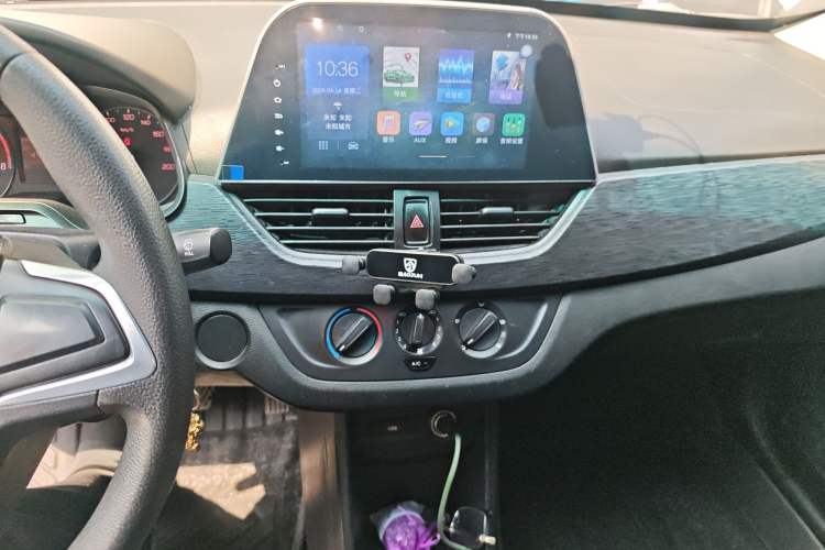 Used Baojun 310 2016 1.2L manual Comfort trim level Audio And AC Panel