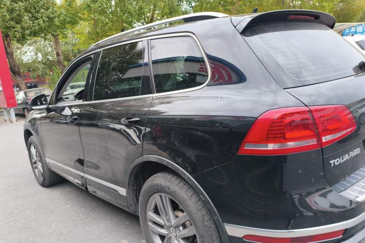 Used Volkswagen Touareg 2016 3.0 TSI High-End Version Left Side
