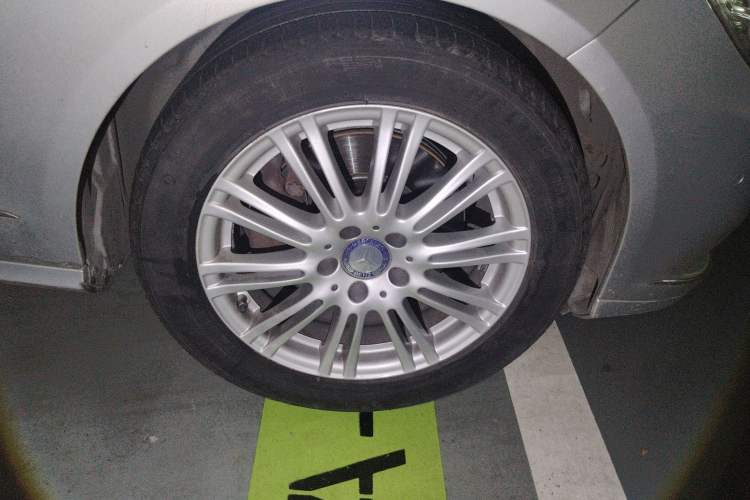 Used Mercedes-Benz E-Class 2013 E 260 L CGI Elegant Model Right Front Wheel Hub