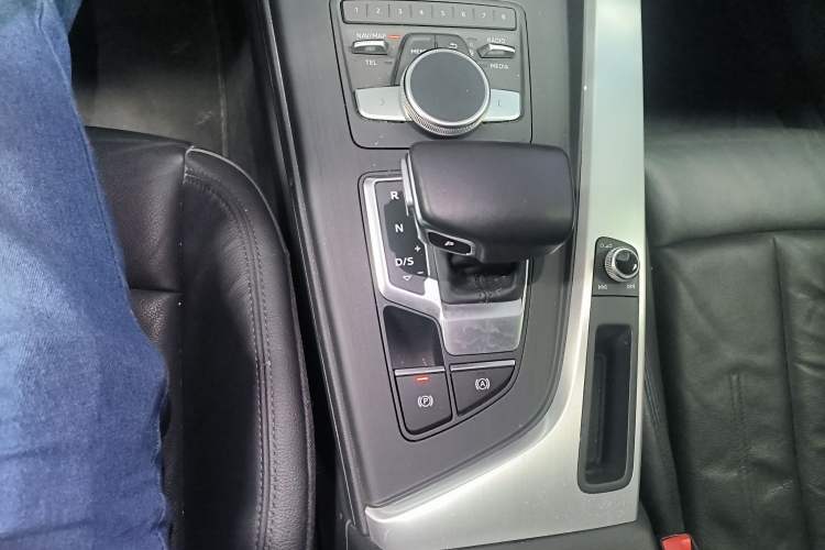 Used Audi A4L 2019 40 TFSI Fashion Version China V
