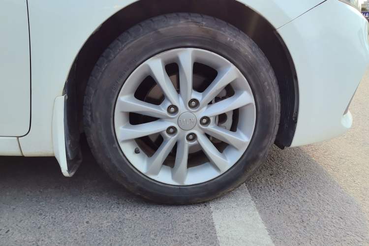 Used Kia K3 2016 1.6L Automatic GL Right Front Wheel Hub