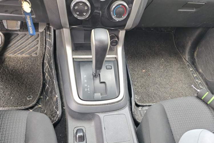 Used Isuzu D-MAX 2018 3.0T Two-Wheel Drive Automatic Elite Version 4JJ1-TC HI