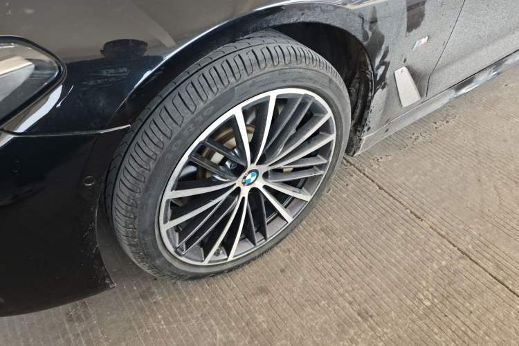 Used BMW 5 Series 2021 Facelifted 530Li Leading Edition M Sport Package Left Front Wheel Hub