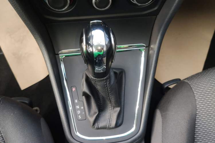 Used Volkswagen Bora 2016 1.6L Automatic Fashion Model