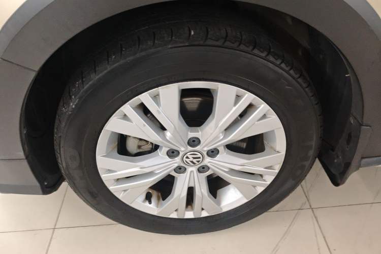 Used Volkswagen C-TREK 2017 230TSI DSG Comfort Version Left Front Wheel Hub