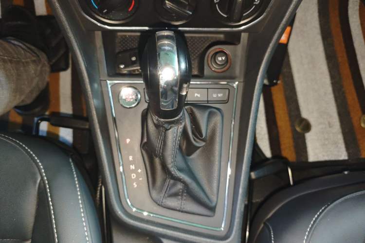 Used Volkswagen Lavida 2017 1.6L Automatic Comfort Edition Gear Lever