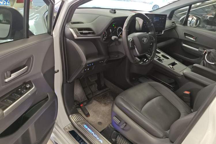 Used Toyota Sienna 2021 2.5L Hybrid Premium Edition
