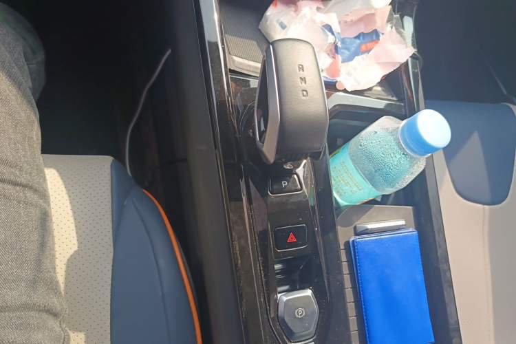 Used Geely Auto Emgrand X7 Sport 2024 1.5TD Smart Connect+ Gear Lever