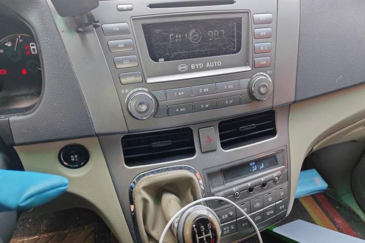 Used BYD M6 2013 2.0L Manual Comfort Edition Audio And AC Panel