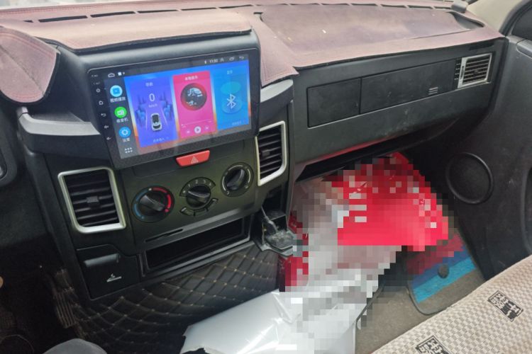 Used Iveco Daily 2021 2.5T V35 2-3 Seater Short Wheelbase Mid-Roof Design Dual Tires Manual Doors
