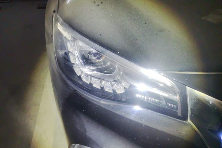 Used MG HS 2018 30T Automatic Two-Wheel Drive Trophy Edition—High-Octane V-Model Right Front Headlight