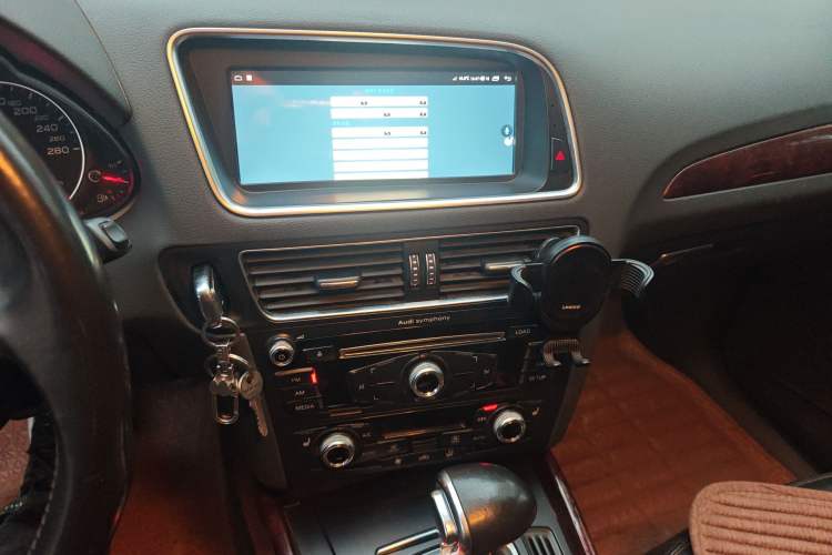 Used Audi Q5 2013 40 TFSI Technology Edition Audio And AC Panel