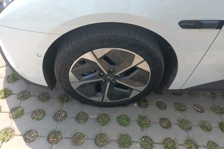 Used XPeng MONA M03 2024 620 with Ultra-Long Range Left Front Wheel Hub