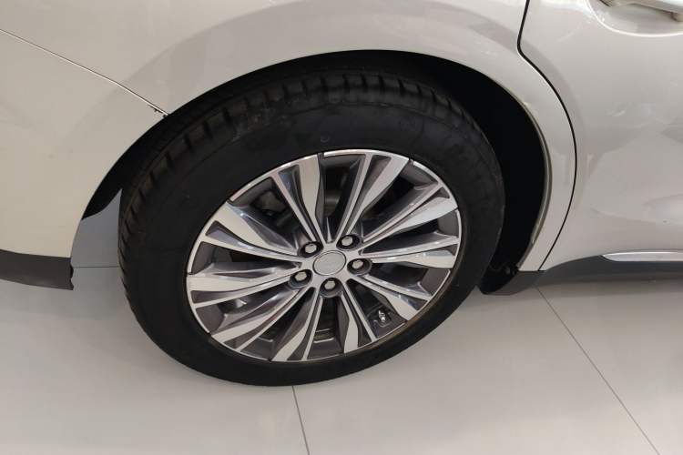 Used Hongqi E-QM5 2022 431 km Charge & Enjoy Edition
