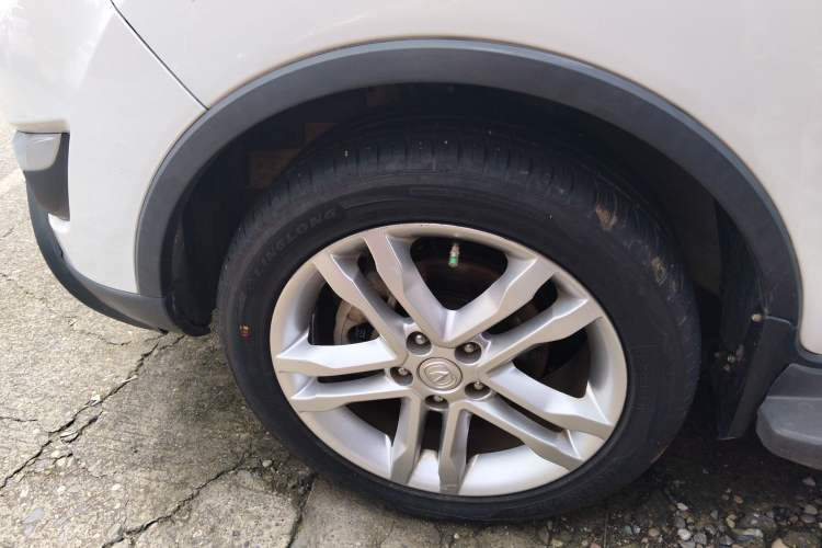 Used CHANGAN CS35 2015 1.6L Manual Luxury Model China IV Standard Left Front Wheel Hub