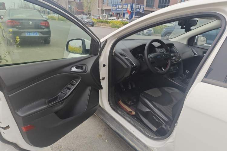 Used Ford Focus 2017 Sedan 1.6L Manual Fashion Edition Smart Drive Version