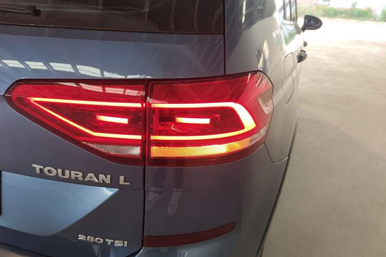 Used Volkswagen Touran 2018 Volkswagen Touran L 280TSI DSG Boundary Edition 7 Seats China VI Standard

