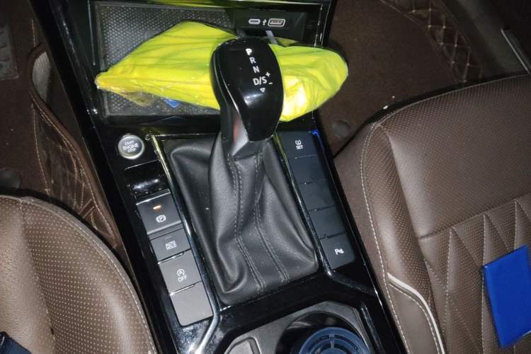 Used Volkswagen Passat 2021 330TSI Luxury Edition Gear Lever