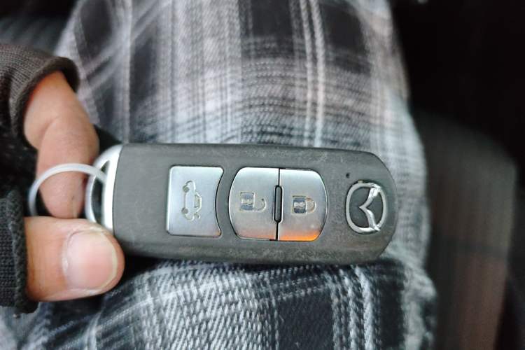 Used Mazda 3 Axela 2016 Sedan 1.5L Manual Comfort Model
