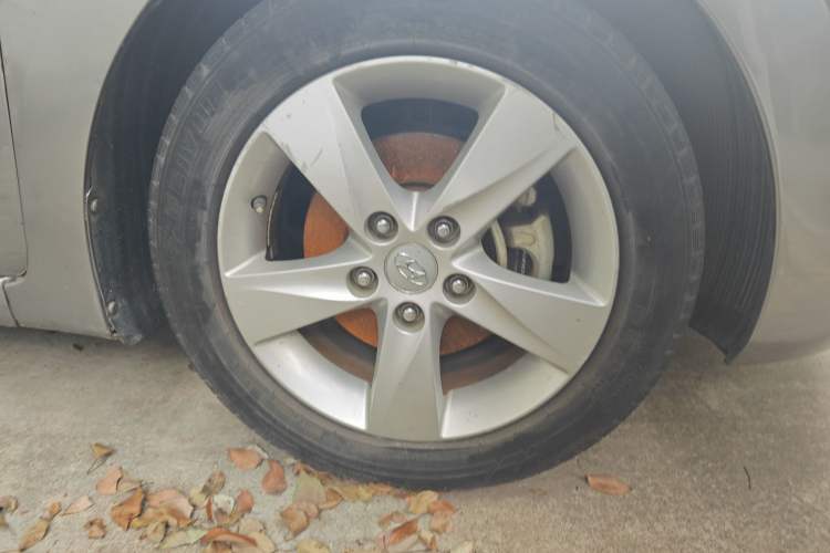 Used Hyundai Elantra (5th Generation / Langdong) 2012 1.6L Automatic Leading Model Right Front Wheel Hub
