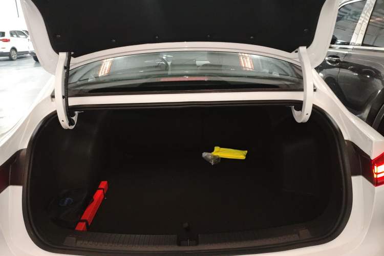 Used Roewe D6 2025 450km Deluxe Edition