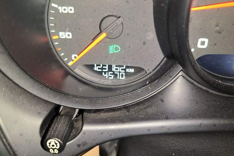 Used Porsche Macan 2014 Macan 2.0T Odometer Close Up