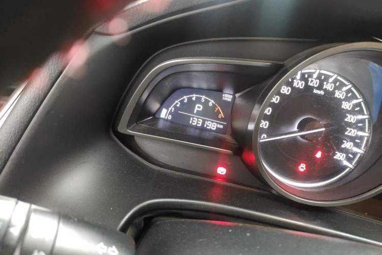 Used Mazda 3 Axela 2017 Sedan 1.5L Automatic Luxury Model Emission Standard China V
