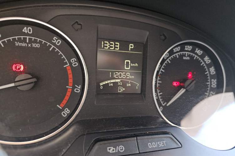 Used Skoda Rapid Spaceback 2016 Revised Version 1.6L Automatic Front-Drive Edition Odometer Close Up