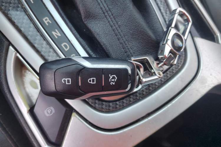 Used Ford Edge 2016 EcoBoost 245 Two-Wheel-Drive Titanium 7-Seater