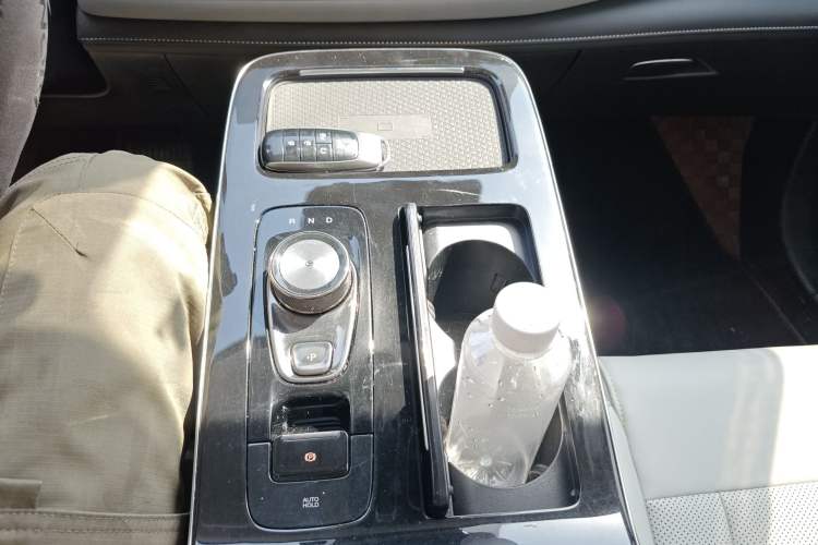 Used AION V 2022 Plus 80 Executive Edition Ternary Lithium Gear Lever