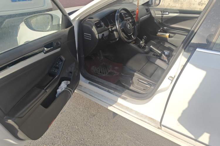 Used Volkswagen Sagitar 2017 1.6L Manual Comfort Model
