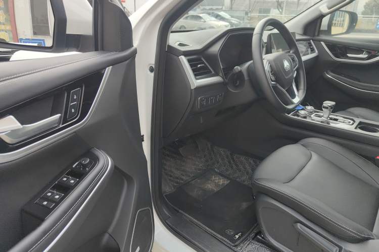 Used Sinotruk BOLDEN 2024 Commercial 2.0T Automatic Diesel 4x4 Long Wheelbase Luxury Edition Driver Seat