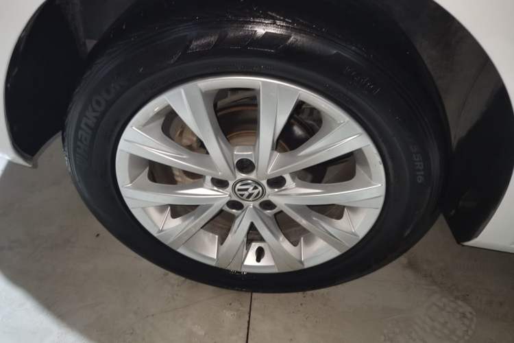 Used Volkswagen Lavida 2017 1.6L Automatic Comfort Edition
