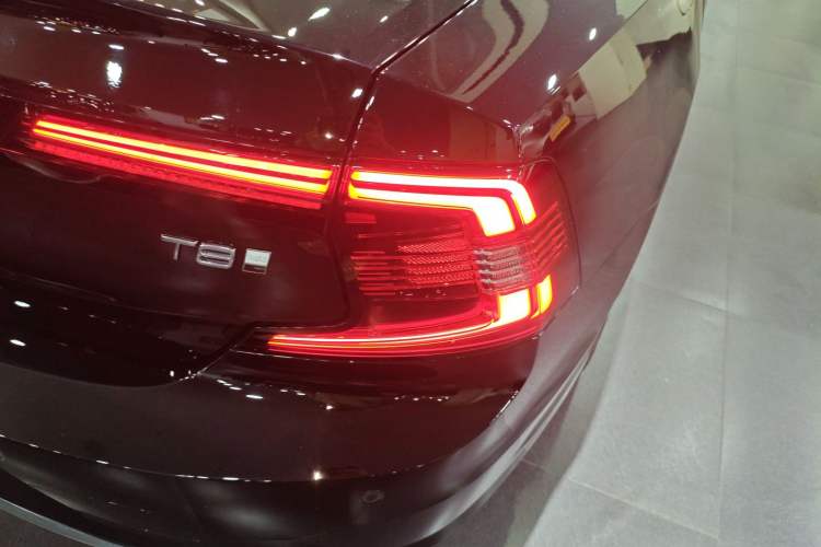 Used Volvo S90 New Energy 2025 Plug-in Hybrid Four-Wheel Drive Long-Range Zhiyi Luxury Edition