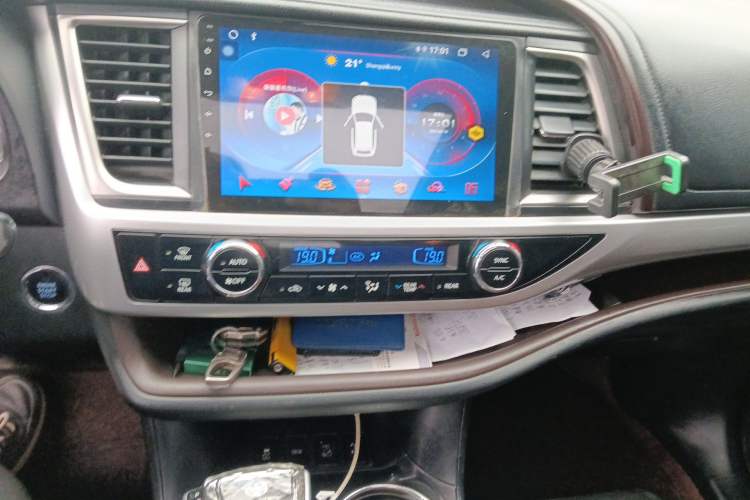 Used Toyota Highlander 2015 2.0T Four-Wheel Drive Luxury Edition 7-Seater Audio And AC Panel