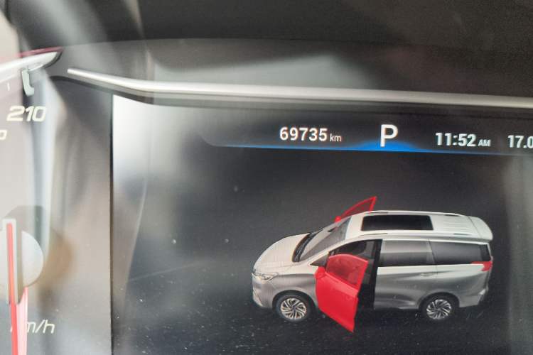 Used SAIC MAXUS G50 2019 1.5T First Edition Automatic Luxury Version 7 Seats Odometer Close Up