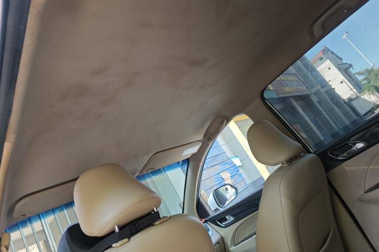 Used Baojun 730 2016 1.5L Manual Comfort Version 7 Seats China V Emission Standard Headliner