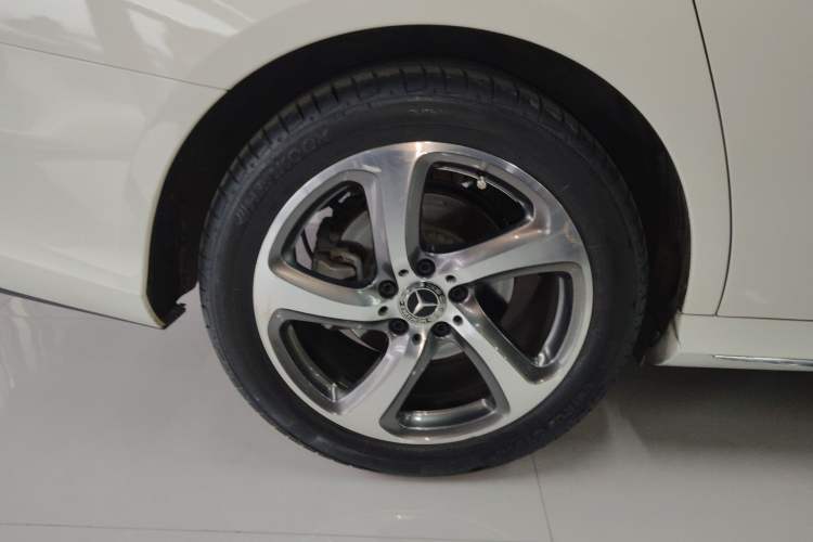 Used Mercedes-Benz E-Class 2019 E 300 L Sporty and Stylish Model
