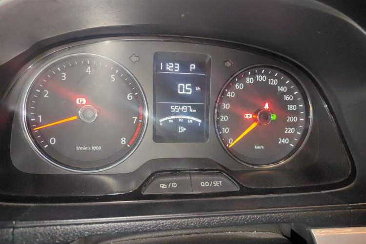 Used Volkswagen Lavida 2013 Revised Version 1.4 TSI DSG Comfort Edition Odometer Close Up