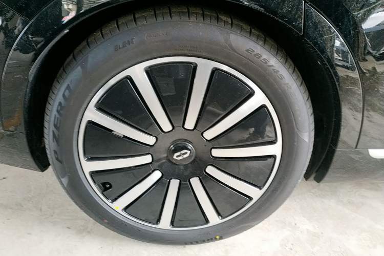 Used Hima AITO M9 2025 Extended-Range Ultra Version 52 kWh 6-Seater
