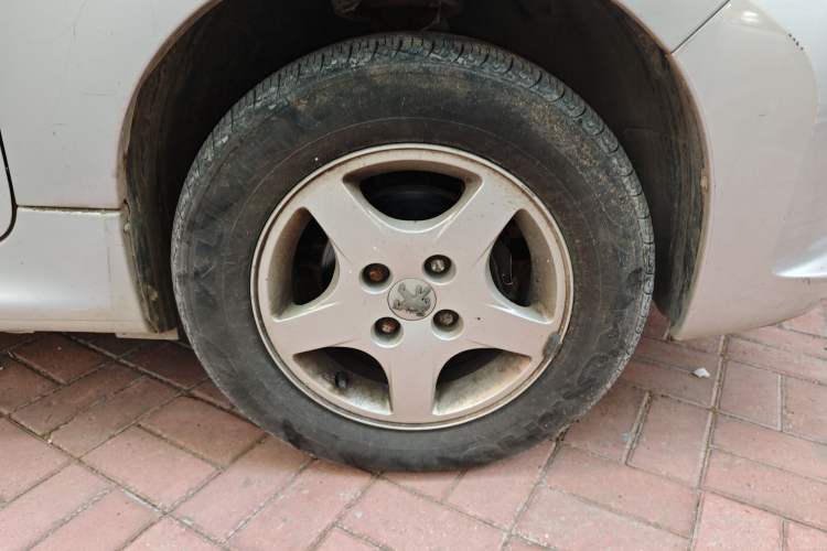 Used Peugeot 207 2011 Hatchback 1.4L Manual Yule Edition Right Front Wheel Hub