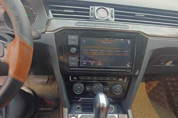 Used Volkswagen Magotan 2019 330TSI DSG Luxury Model China V Standard Audio And AC Panel