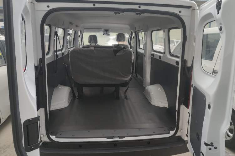 Used Wuling Yangguang 2025 Model 400km Bus Edition—Comfort Edition
