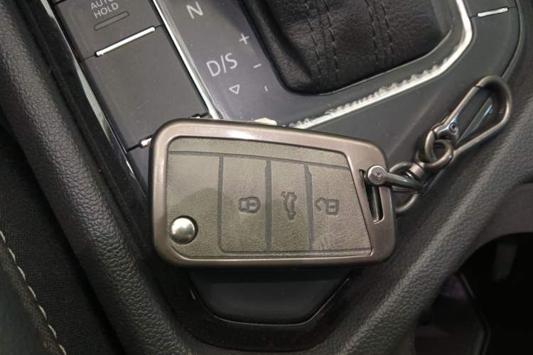 Used Volkswagen Tiguan L 2020 330TSI Automatic Two-Wheel Drive Panoramic Comfort Edition China VI Standard