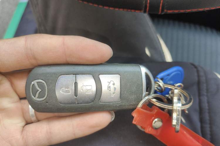 Used Mazda 3 Axela 2016 Sedan 1.5L Automatic Comfort Model