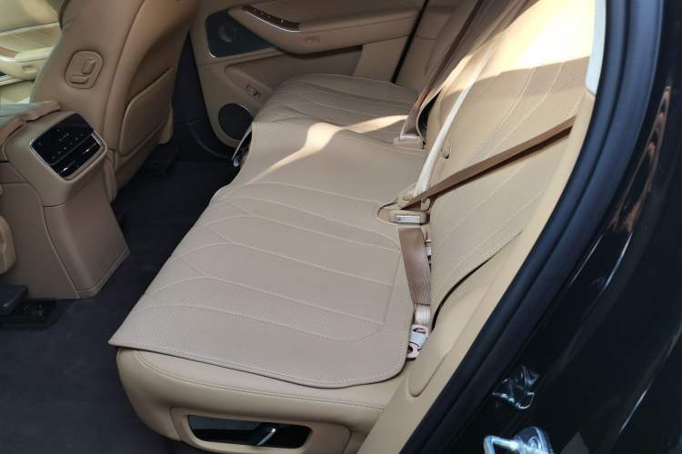 Used Hima AITO M8 2025 Extended-Range Max Version 37 kWh 5-Seater Left Rear Seat