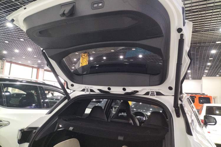 Used Lynk & Co 06 2023 Remix 1.5T Dynamic Halo Trunk