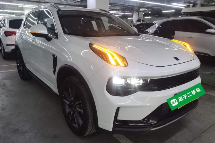 Used Lynk & Co 01 2023 2.0TD Two-Wheel Drive Pro Trim Front Right 45 Deg